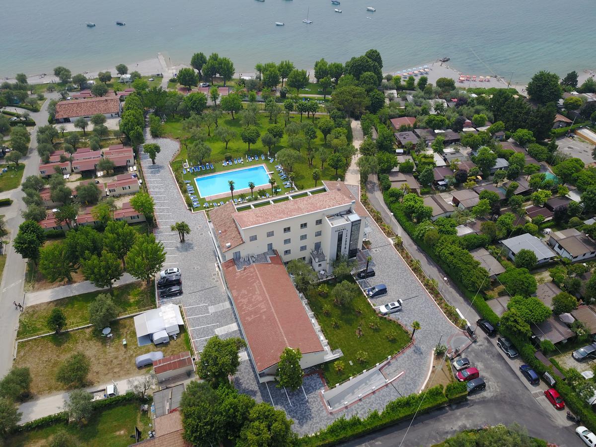 Front Lake Hotel Villa Paradiso Suite Moniga del Garda Exterior photo