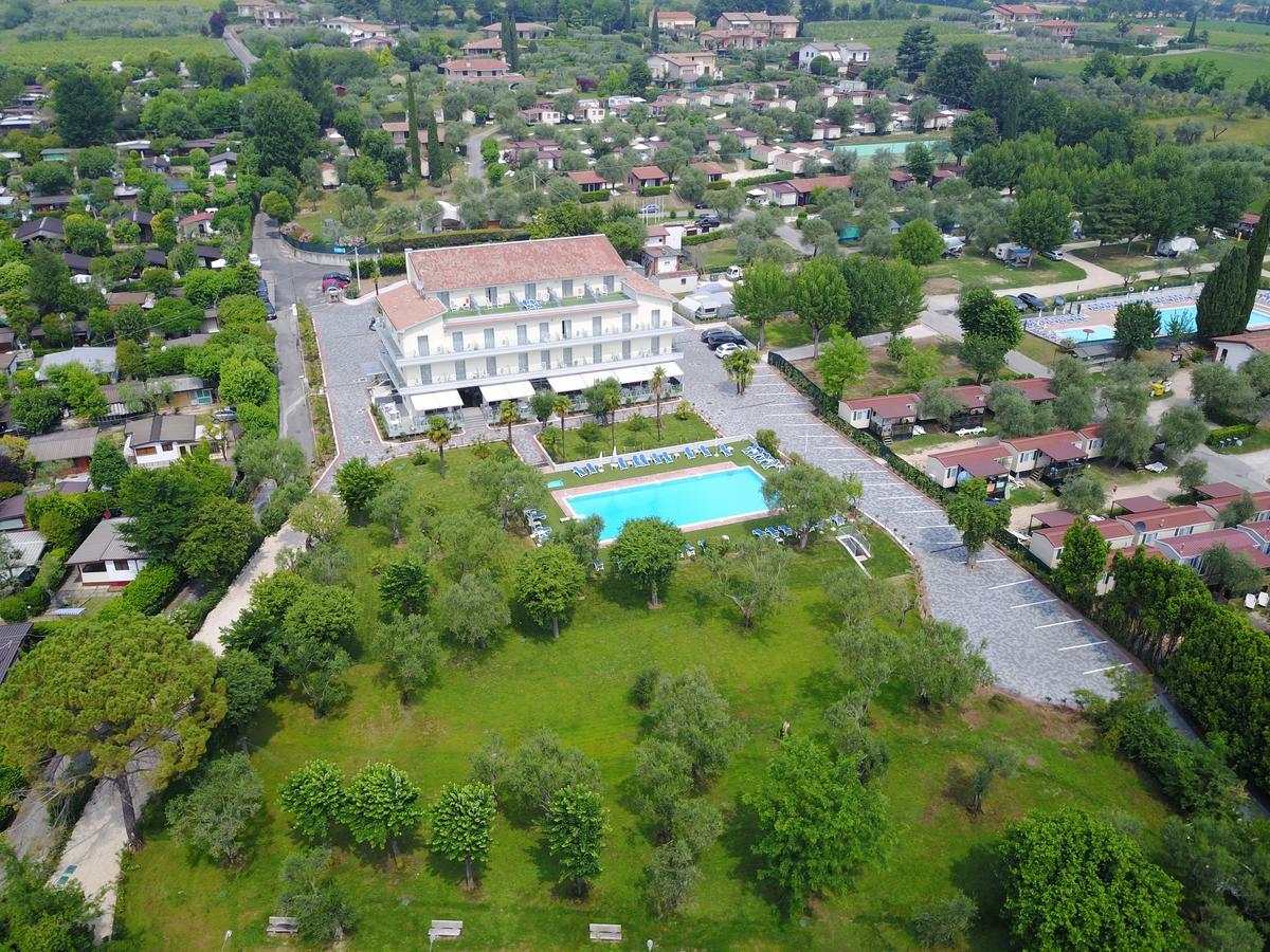 Front Lake Hotel Villa Paradiso Suite Moniga del Garda Exterior photo